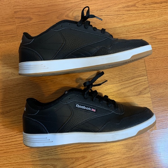 Black Reebok Classic - Picture 3 of 4